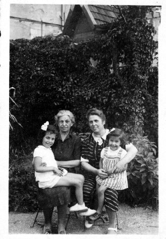 Mar. Omas.jpg (48618 bytes)