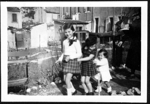 Mar. backyd.jpg (48802 bytes)