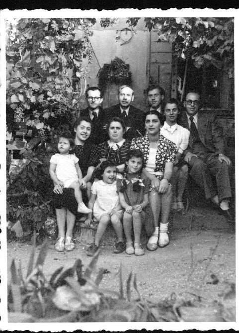 whole fam. Mars..jpg (107393 bytes)