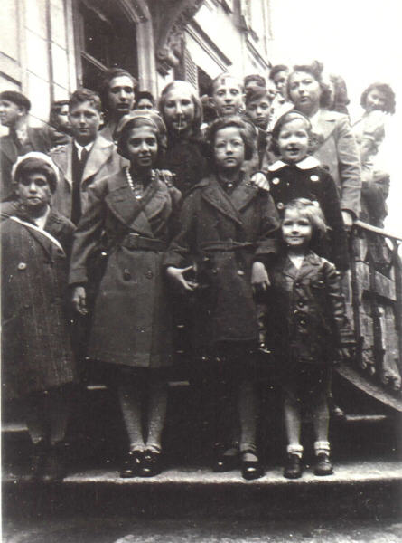 sc_ose_girls.jpg (46744 bytes)